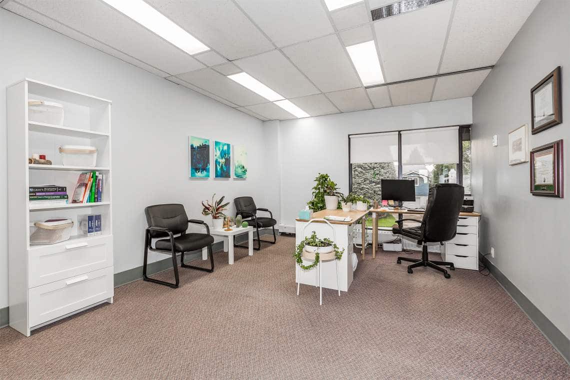Large office, (could be a board room)